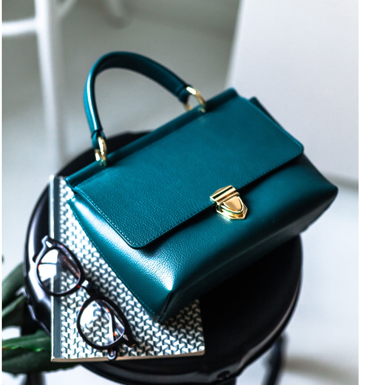 Luna Classic Handbag